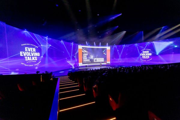 2022-04-19MRF-3050gerd-leonhard-calik-demim-amsterdam-live-on-stage (1)