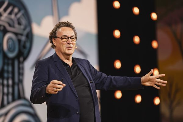 02Oct25_0811gerd leonhard on stage sibos1454