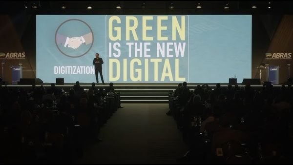 gerd leonhard super-keynote speaking format futuristhq720