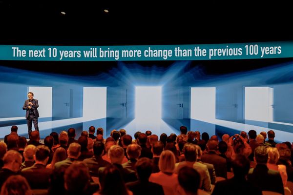 gerd leonhard futurist speaker on stageJLOUSBERG_20240419_Arag_Conferentie_R6_7