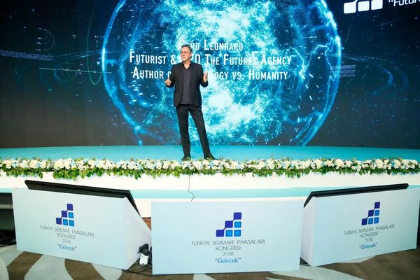 gerd leonhard super-keynote speaking format futuristACD4234-1470x980