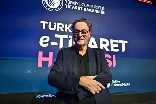 Futurist Gerd Leonhard's Predictions on Working Hours - News