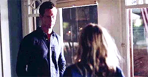 She Wears Her Hair in Waves