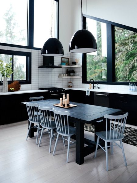 the-windows-feature-high-gloss-interior-paint-trim-in-holland-they-use-high-gloss-white-we-used-bla…