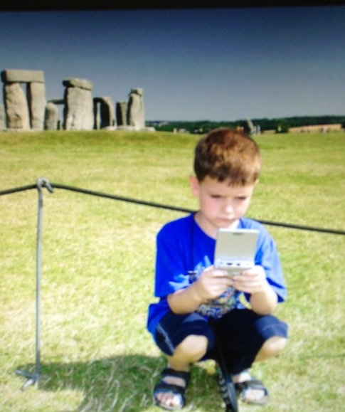 kid-playing-game-boy-stonehenge-nintendo-1397345741X