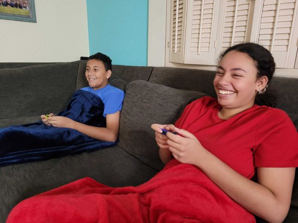Kids-playing-Nintendo-Switch-1024x768