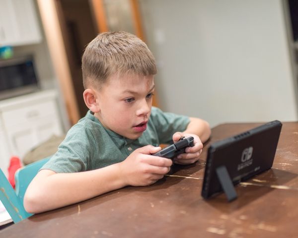 7-Nintendo-Switch-in-tabletop-mode