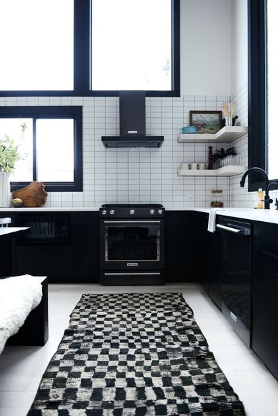 the-kitchen-rug-is-from-kat-maouche_670