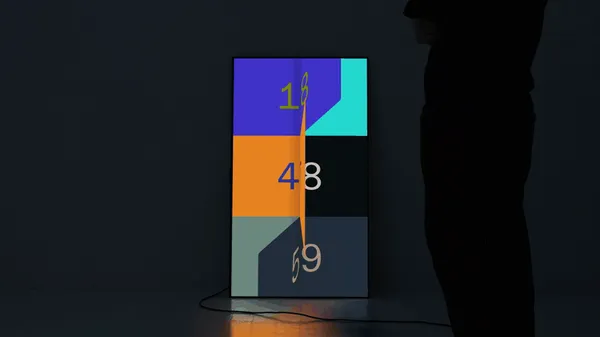 Benoit Böhnke tells time differently through visualisations that play with colour and motion