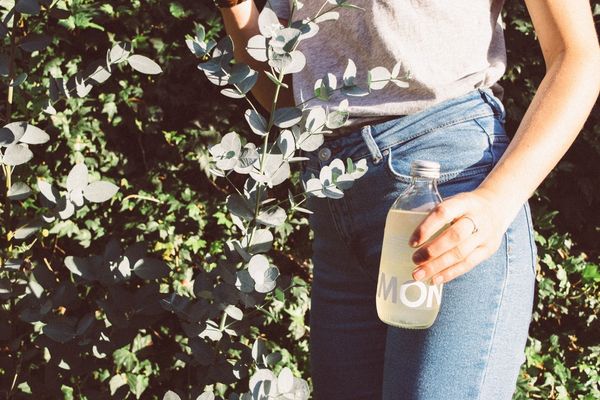 Sun, outside, lemonade and grey HD photo by Esmee Holdijk (@esmeeholdijk) on Unsplash