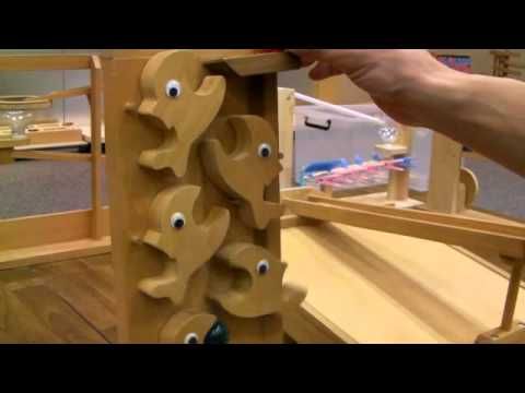 手作りの木のおもちゃ - YouTube