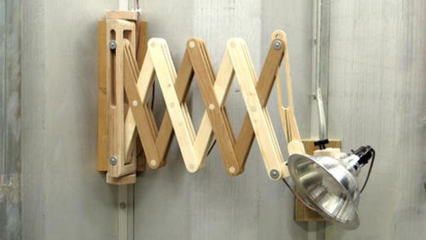 Scissors extending work light