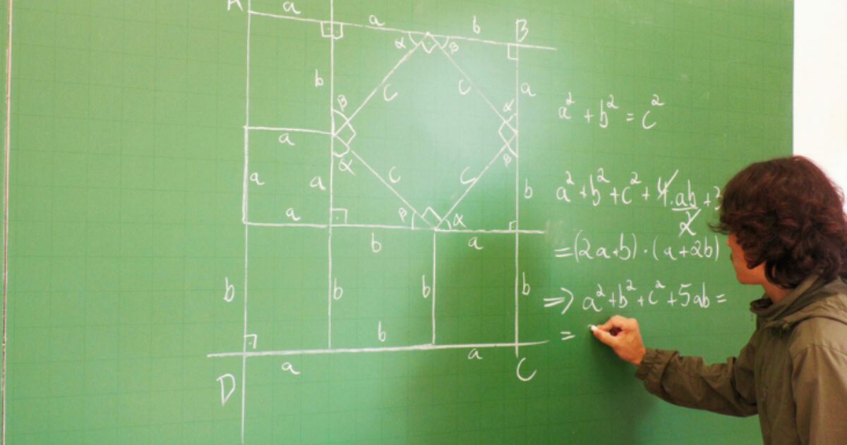 Nova forma de demonstrar o Teorema de Pitágoras é desenvolvido por egresso de Matemática da FURB