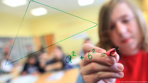 Jóvenes exponen pruebas "imposibles" de teorema de Pitágoras – DW – 29/10/2024