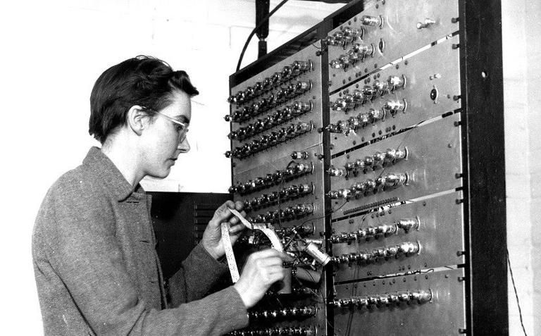 Kathleen Booth, la matemática pionera en programación que creó el primer lenguaje ensamblador - …