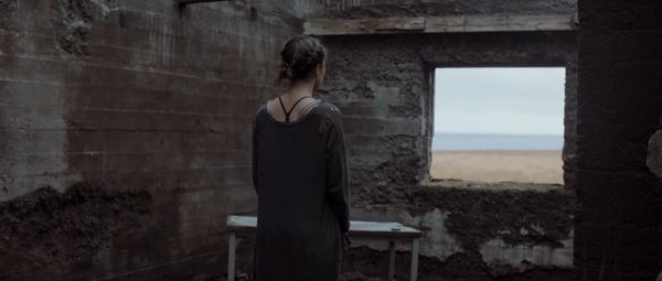 Home | reż. Larkin Poynton, Chris Martin, Andrew Ellis, Ben Stamper