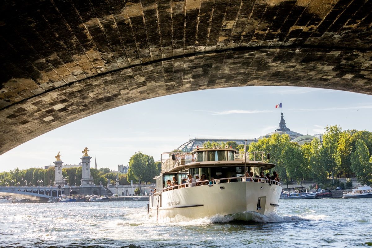 Vedettes de Paris : le premier bateau électrique vogue sur la Seine