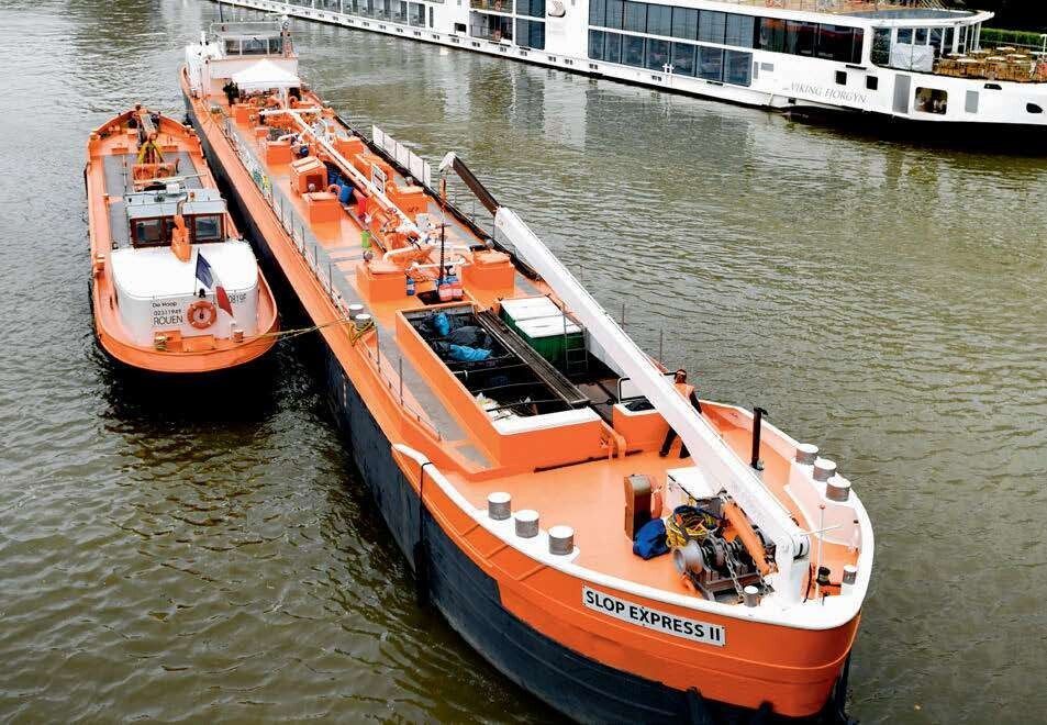 À Rouen, ce bateau-poubelle collecte 40 tonnes d'ordures par mois sur la Seine