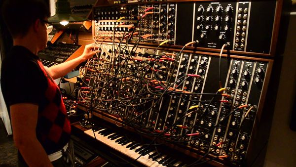 Synthesizers.com Modular Adventure - YouTube