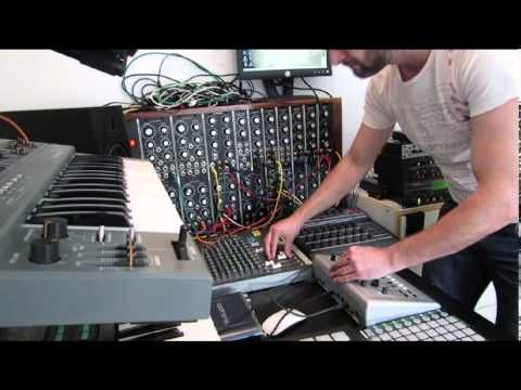 Live dance music electronic house set with DIY Synth