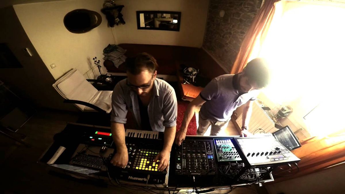 Techno live with Tr8 & Db3 by The Acid hotel - YouTube