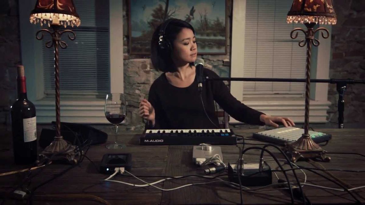 TCS - Robot Heart: Heart-Shaped Box - Nirvana (covered by Kawehi)