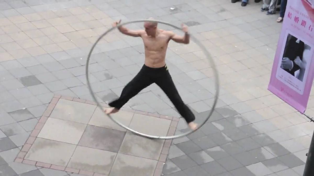 Amazing Taiwan Coolest Street Performer - The Ring Man!!!!!