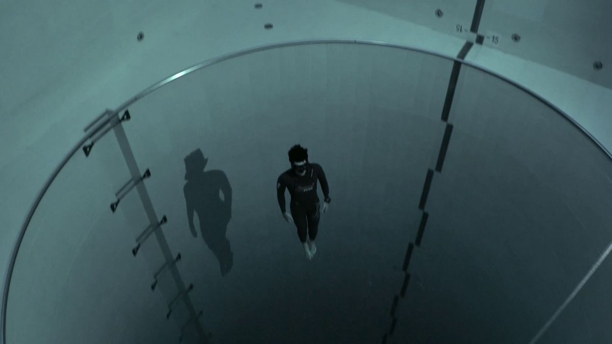 (6) Y40 jump: Guillaume Néry explores the deepest pool in the world - YouTube