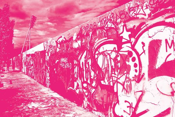 Graffiti-Berlin-Wall Large