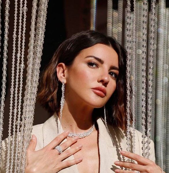 cortes-de-pelo-2022-pelo-corto-mujer-alexandra-pereira_761e6701_800x1204