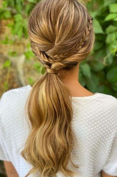 Coleta con mechones trenzados