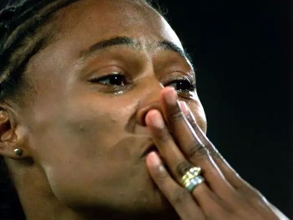 american-sprinter-marion-jones-reacts-after-winning-the-100-meter-final-at-the