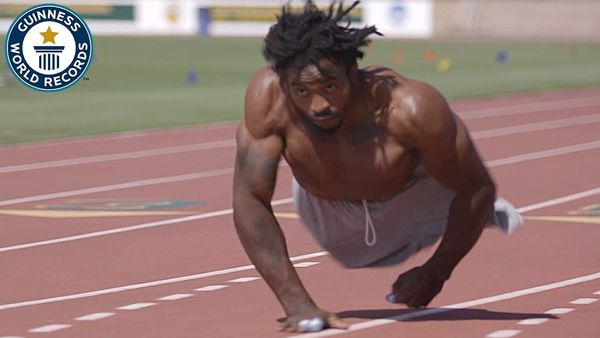 (477) The Fastest Man On Two Hands - Guinness World Records - YouTube