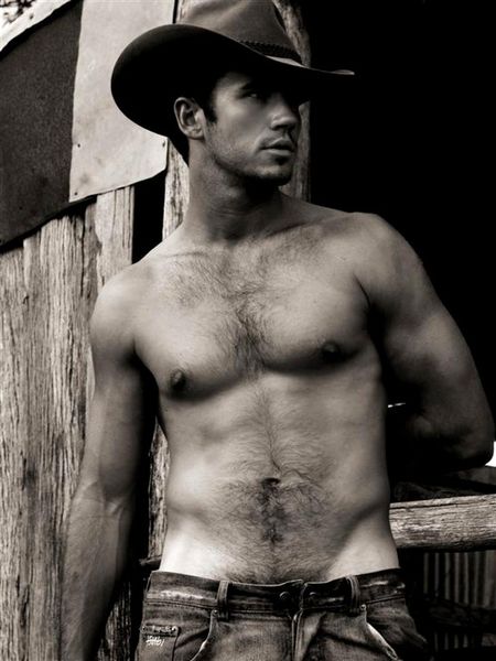 I don't get the whole shaving the chest thing. I like my men with chest hair.