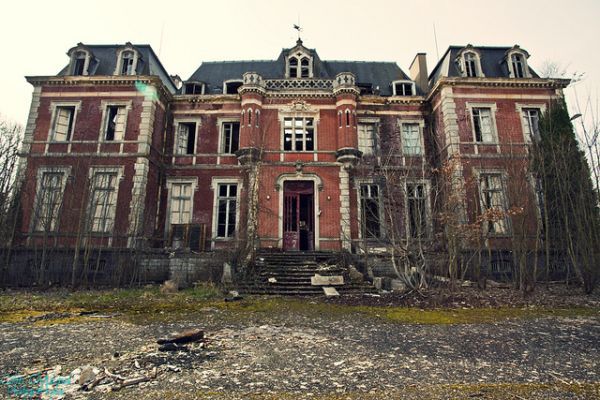 abandoned-mansion-france
