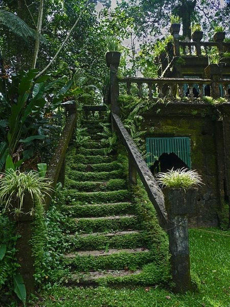 The Cottage Market: Secret Gardens Treppen Stairs Escaleras repinned by www.smg-treppen.de #smgtrep…