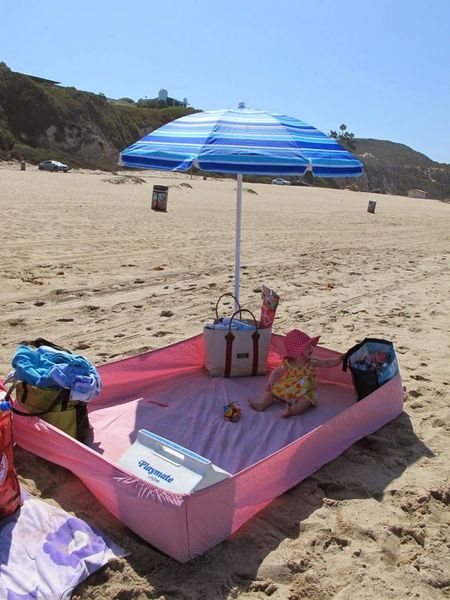 Use a Fitted Sheet to keep the sand out at the Beach...great idea! | lifehacks | Pinterest
