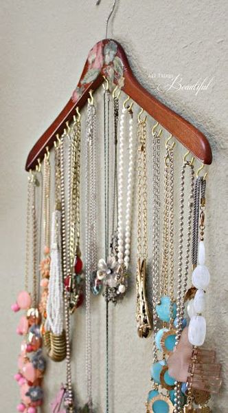 necklace hanger