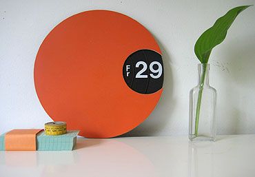 orange-round-calendar-1