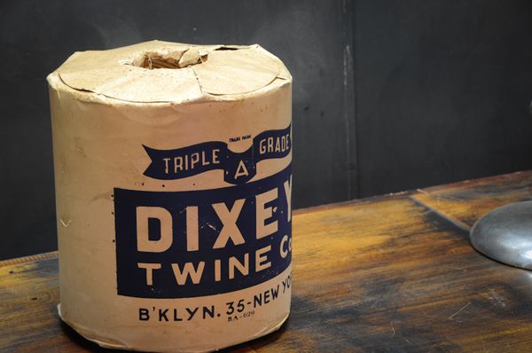 2154_dixeyvintagetwinecompanyclothierswrappackageadvertising-2