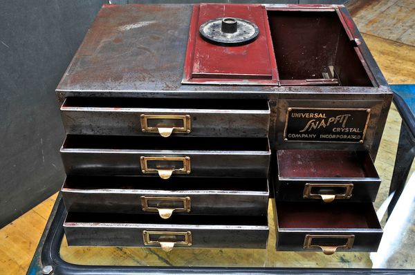 3791_vintage-industrial-atelier-table-drawers4