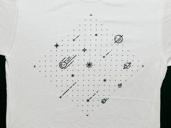 minimal-space-tshirt-detail2