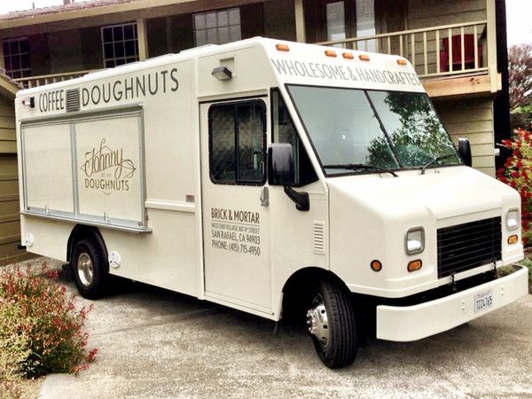 johnny_doughnuts_food_truck_design