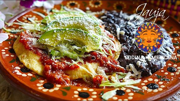 Desayuno Mexicano. Huevos Encamisados