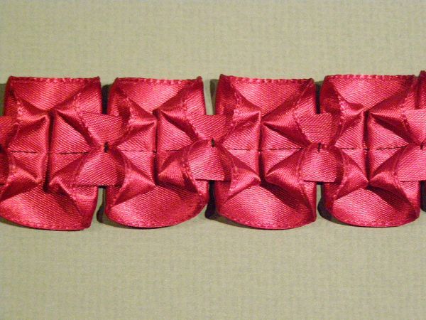 Pleated ribbon trim