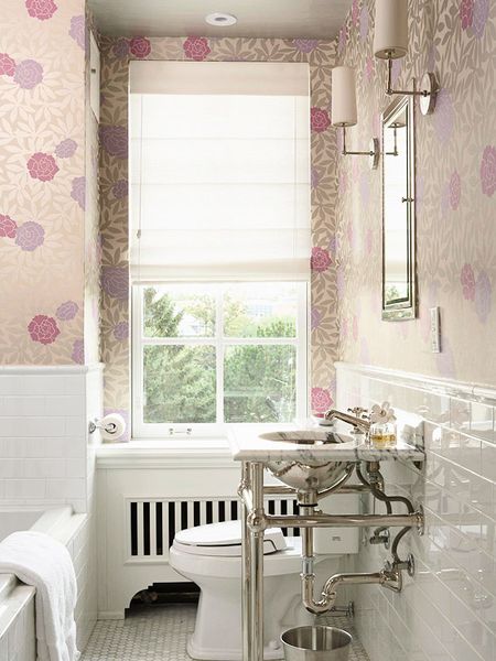 Wallpaper for small plain bathroom.