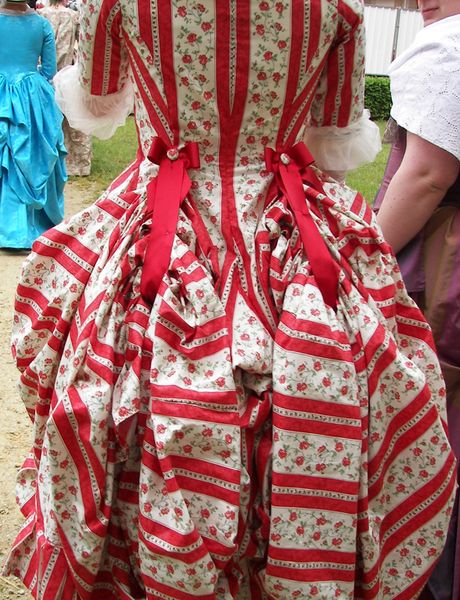 Dress "à l'Anglaise", hitched, 18th century. Designer : Fanny Wilk