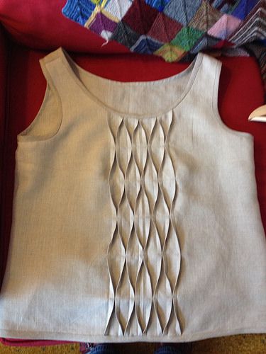Natural linen Sorbetto with tucks in a wavy pane pattern by sharon #sewing