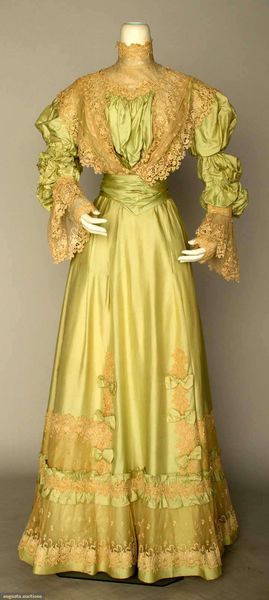 Augusta Auctions: green silk tea dress, c. 1898  #antique #fashion