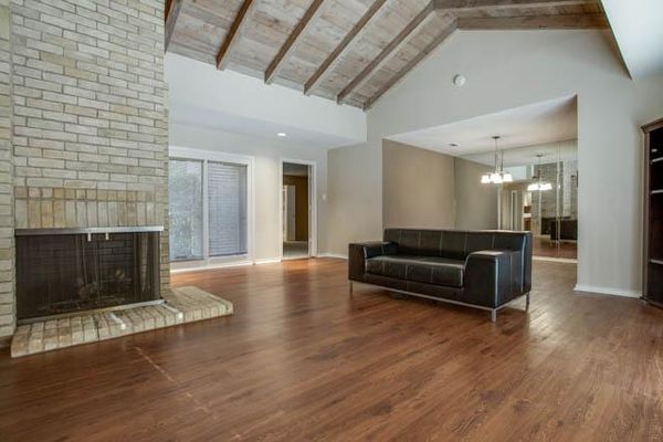 Nicely redone 70s townhome. 8410 Old Moss Road, Dallas Texas - MLS: 11925274